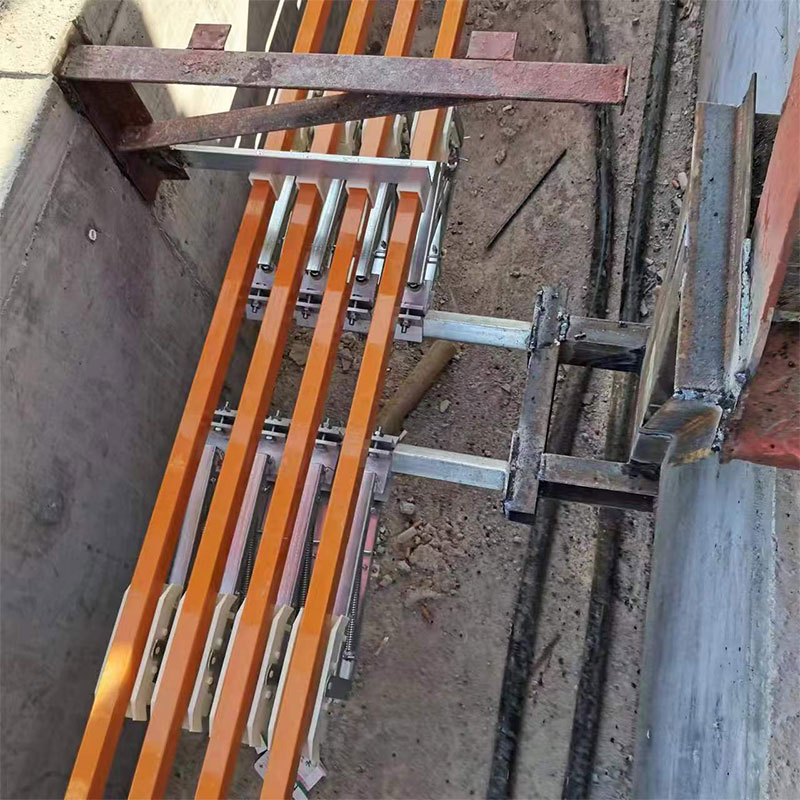 单极滑触线